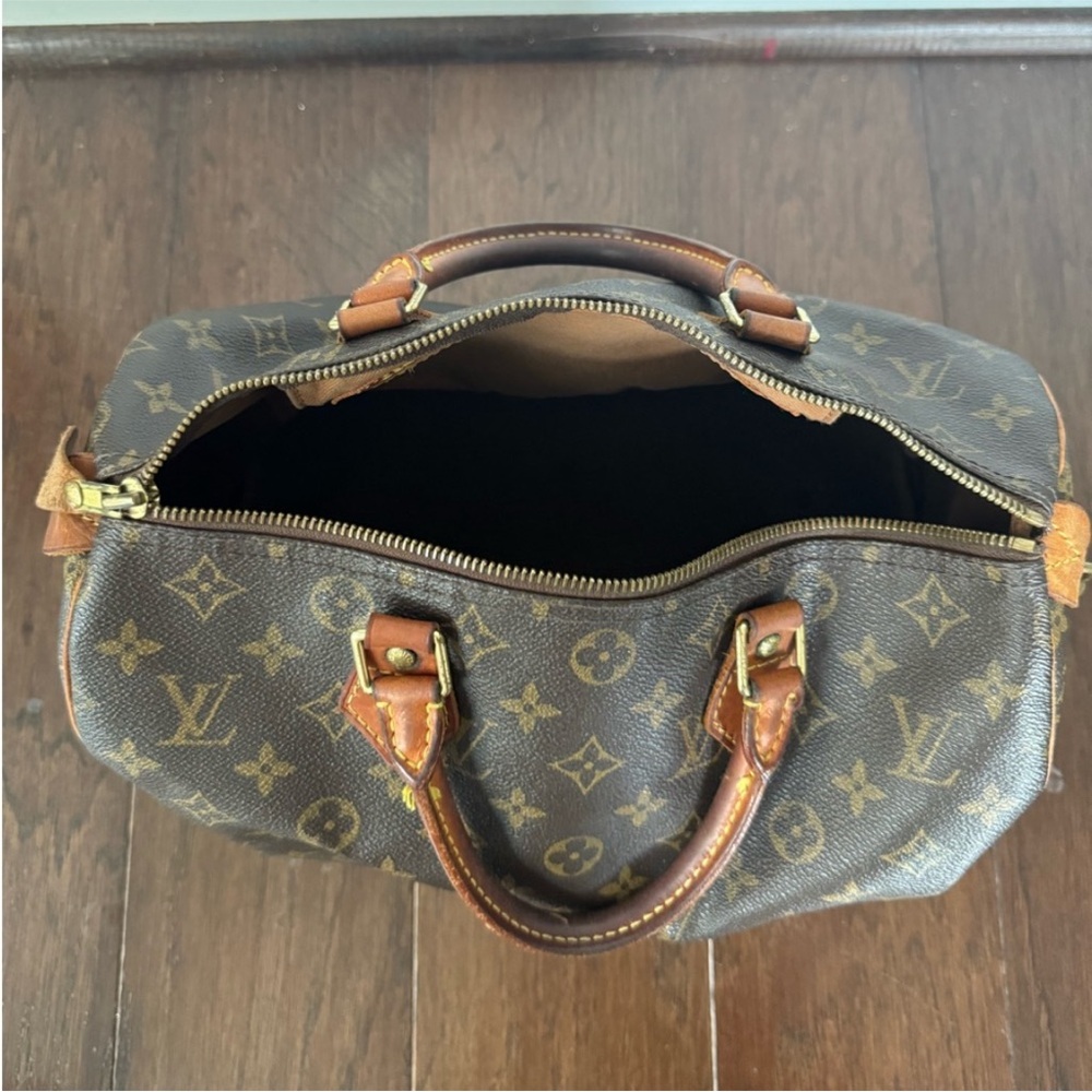 Louis Vuitton Handbag in Brown Speedy 30 Monogram - Picture 3 of 10